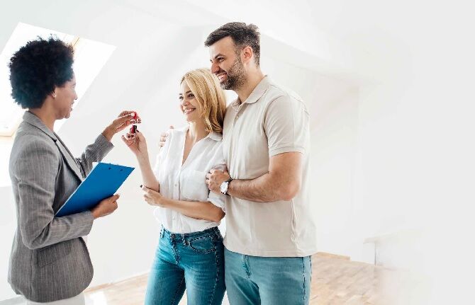 Image of happy couple collecting house keys from estate agent