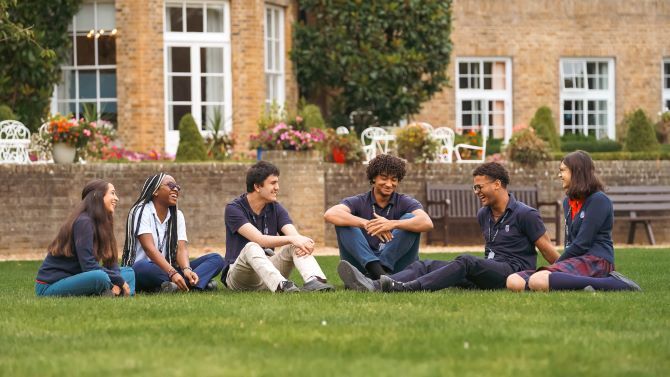 TASIS-students-sitting-on-lawn