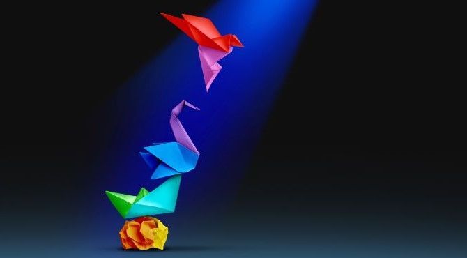 Image-colourful-origami-birds-flying